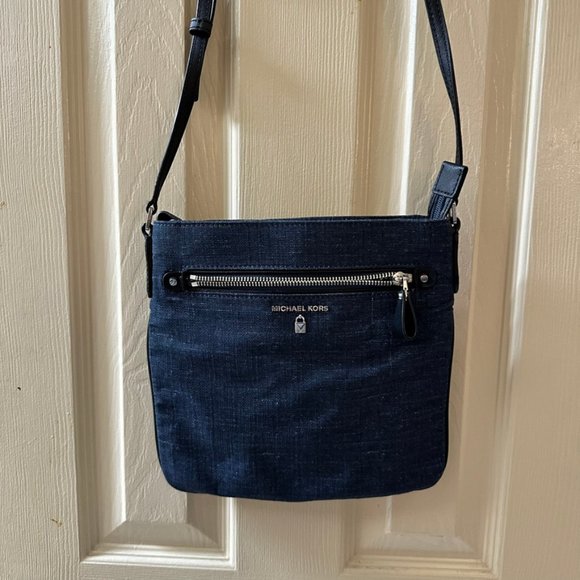 Michael Kors Jet Set Crossbody Flat Charm - Picture 10 of 10